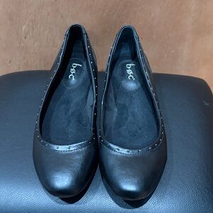 b.o.c. Women's Black Leather Flats